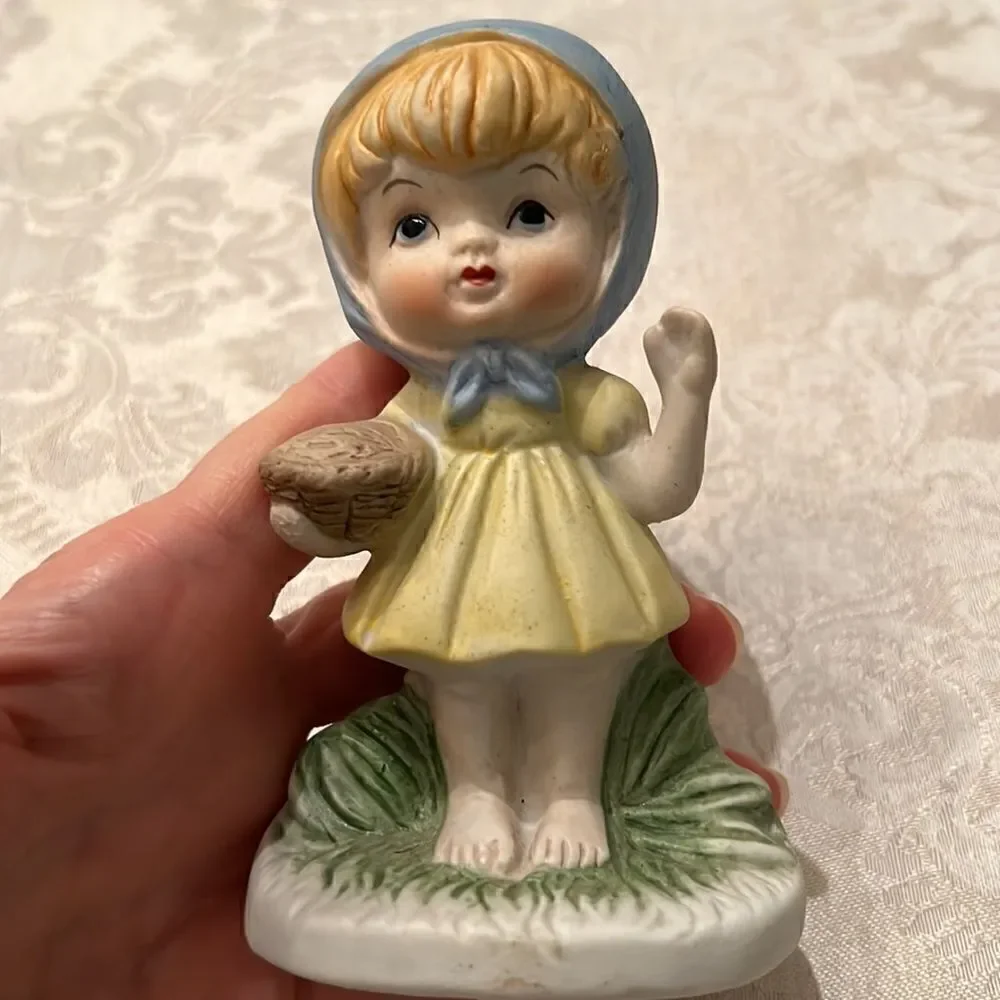 Vintage girl & boy porcelain figurines no chips cracks or discoloration EVC